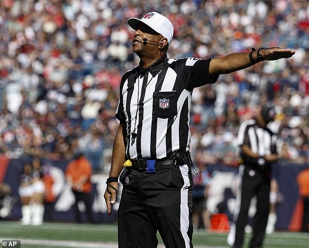 Referee Adrian Hill and his team threw 22 flags for an incomprehensible penalty of 204 meters