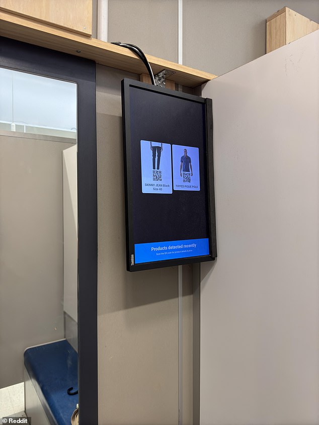 A Melbourne customer noticed that the Westfield Southland department store had installed a digital board in the changing rooms. The latest technology detects products entering the fitting rooms by scanning the barcodes (photo)