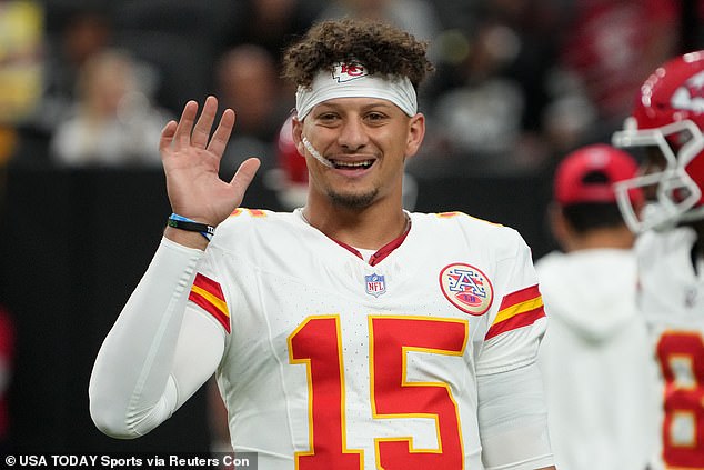 Patrick Mahomes led the Kansas City Chiefs to a 7-0 record after beating the Raiders