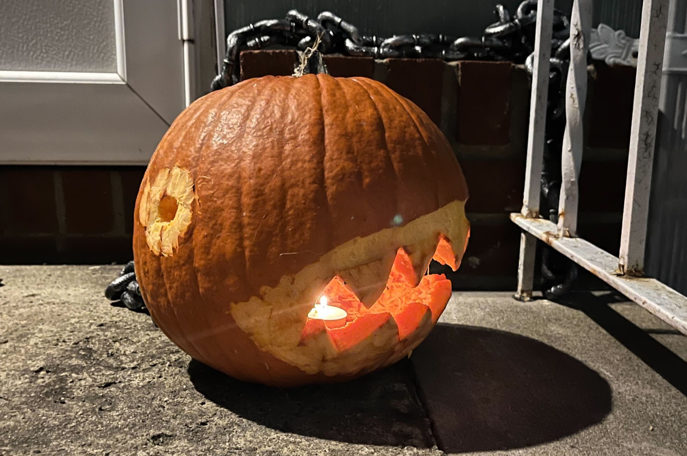 A jack-o-lantern with its face carved with pointed teeth and its eyes set into the surface to look like a Chain Chomp from Mario Bros. games.