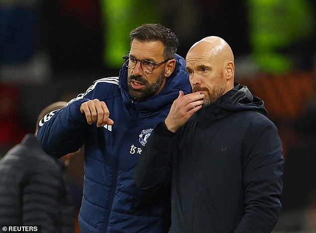 Ruud van Nistelrooy does not want to be seen as the man who went behind Erik ten Hag's back