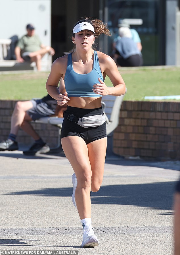 Mostly clear conditions are expected for the ACT, NSW, South Australia and Queensland over the coming long weekend (Photo: A woman jogs in Sydney)