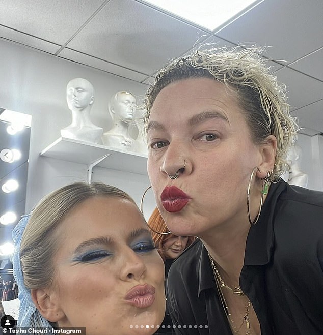 She then gave an insight into the backstage glamor as she posed for a selfie with a friend before the show