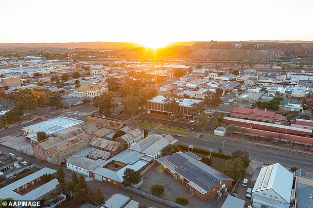 Residents of Broken Hill are experiencing power outages and intermittent power supplies