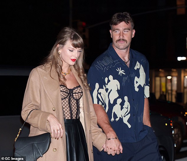 His roommate, Taylor Moore, said he subtly criticized the singer's exes when he told her that 