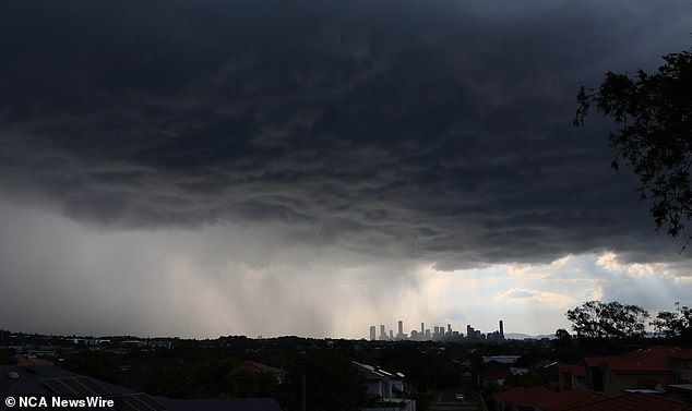 Heavy thunderstorms hit Brisbane on Friday