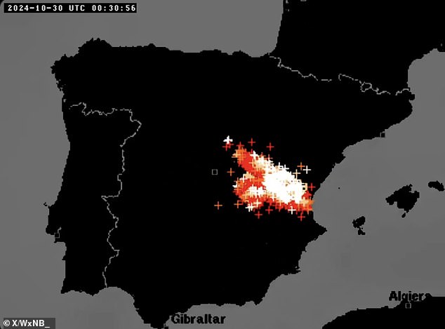 The lightning was then seen moving up the east coast of Spain and hitting Alicante and Benidorm before landing in Valencia