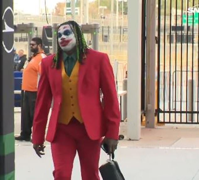 New York Jets linebacker Quincy Williams came to the game dressed on Thursday