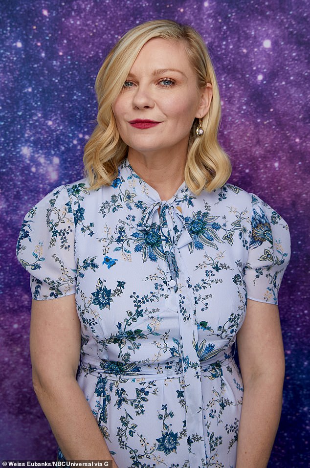 As a woman approaches her forties, dramatic, dark or heavy lipstick - like the one seen here on American actress Kirsten Dunst - gives way to creamy, moisturizing lip colors in softer and subtler shades, with an extra touch of shine.