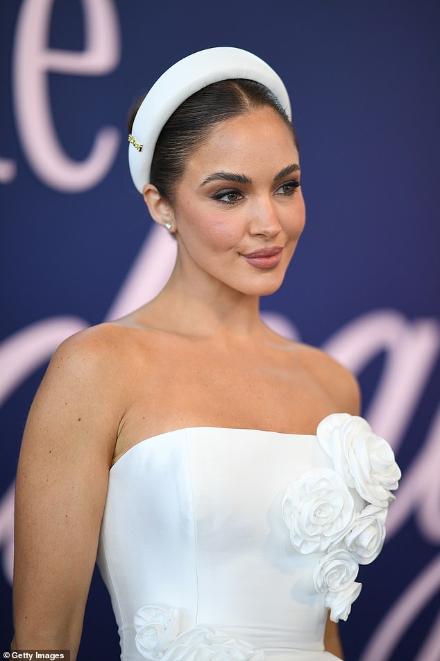 The former Miss Universe Australia let her genetically blessed features do the talking as she swept back her dark locks with a thick white headband