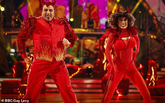 Strictly Come Dancing 2024,26-10-2024,TX6 - LIVE SHOW,TX6 - LIVE SHOW,Katya Jones & Wynne Evans,BBC Public Service,Guy Levy