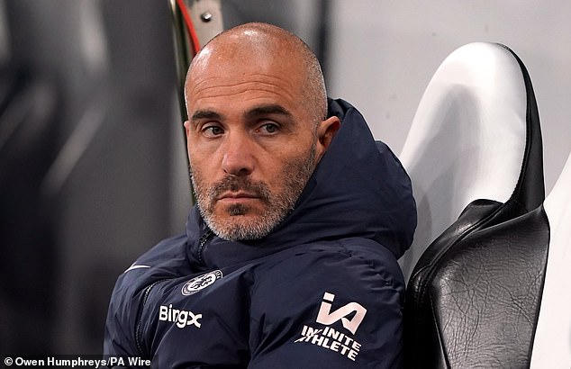 Manager Enzo Maresca insists there is 'no problem' and he does not expect the young midfielder to justify his £107m price tag so consistently