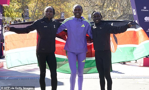 Kenya completed a clear in the women's race, with Sheila Chepkirui (C) finishing ahead of Hellen Obiri (L) and Vivian Cheruiyot (R)