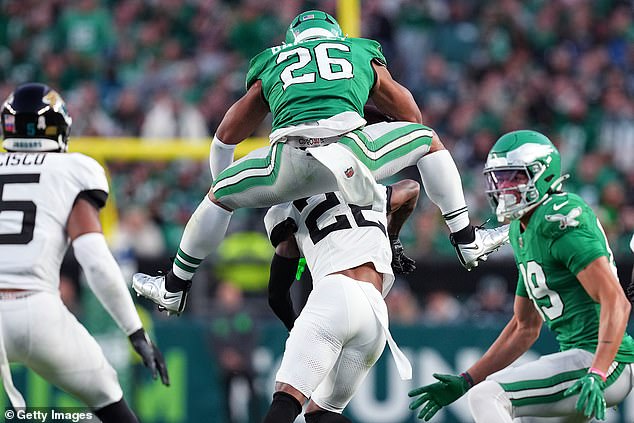 Jarrian Jones of Jacksonville unfortunately looked up at Barkley's back hurdle