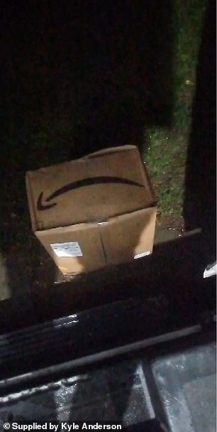 And this is the photo Amazon sent showing Anderson that his box was 