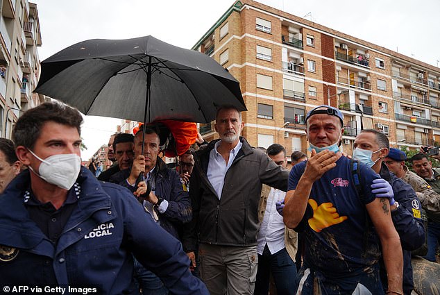 A crowd of angry survivors threw mud and shouted insults at King Felipe VI and Queen Letizia, as well as government officials, as they made their first visit to one of the worst-hit cities on Sunday.