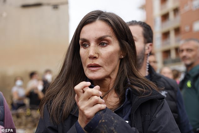 Queen Letizia was seen with mud stains on her face