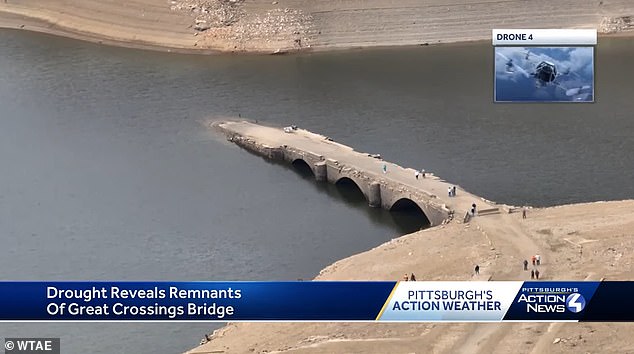 It is the first time since 1998 that the three arches of the bridge are visible