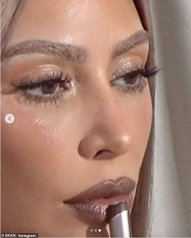 Kim was seen putting on her lipstick during the campaign