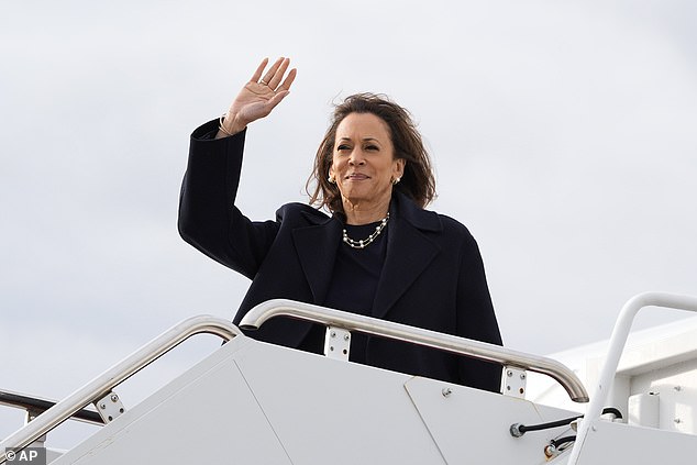 Democratic presidential candidate Vice President Kamala Harris waves as she boards Air Force Two at Oakland County International Airport in Waterford Township, Michigan, Sunday, November 3, 2024, en route to Lansing, Michigan