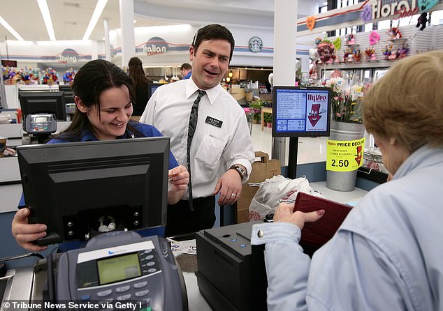 Hy-Vee claims it is removing its self-checkouts to improve the customer experience in stores