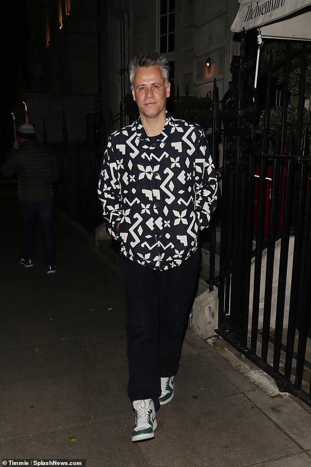 Richard Bacon wore a striking shirt with Nike sneakers