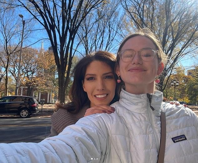 The new update comes after 18-year-old Violet was seen hanging out with Jennifer's sister Lynda Lopez in a recent selfie