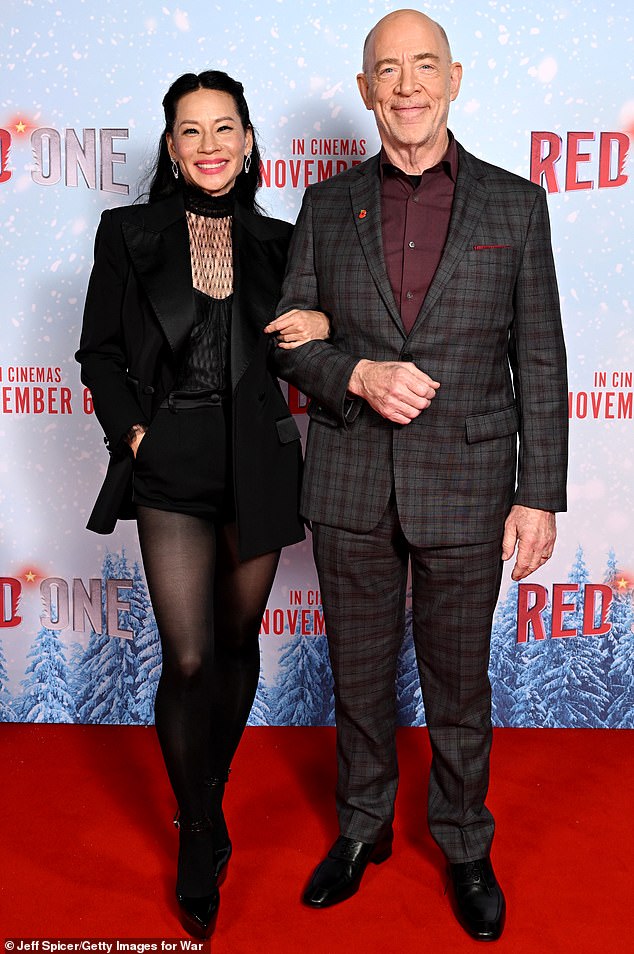 While walking the red carpet, Lucy managed to do a little posing with JK Simmons, who plays Santa Claus.