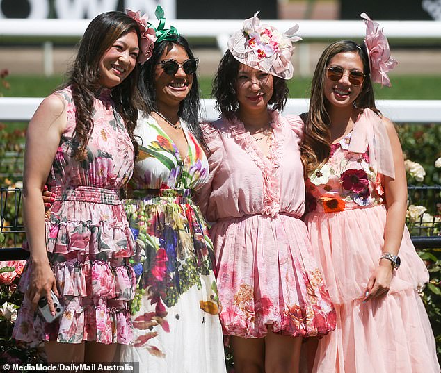 Many attendees paid tribute to the traditional color of Oaks Day: pink!