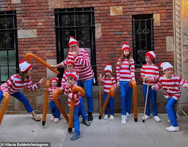 The Baldwins celebrated Halloween in matching “Bald-Waldos” costumes with their daughter Carmen, 11; son Raphael, 9; son Leonardo, 8; son Romeo, 6; son Eduardo, 4; daughter Marilú, 3; and daughter Ilaria, 2