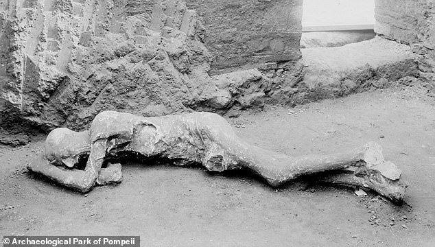 A Pompeian man, believed to be the keeper of a house, was found all alone in an upstairs room (photo)