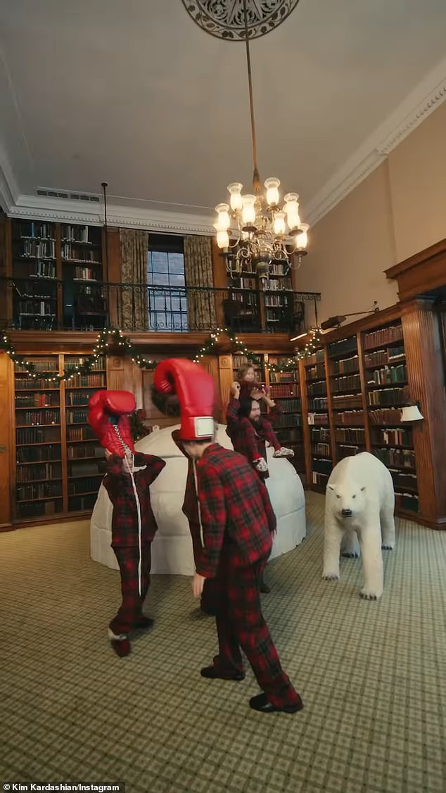 The children receive expensive gifts with which they play in the mansion's personal library