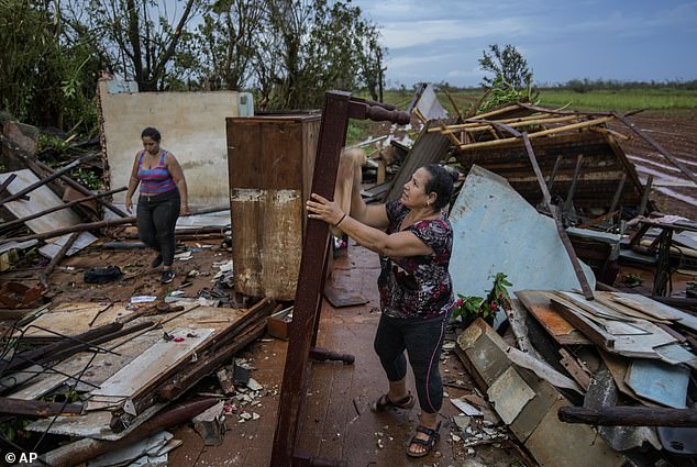 Heavy rain hit Cuba, as well as winds of up to 170 km/h, paralyzing the entire country's electricity grid