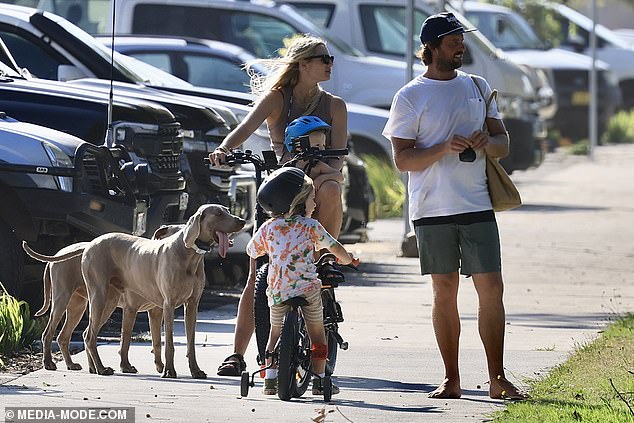 Little Zali had brought her bike too and seemed to be having a great time riding alongside Josh and Elyse, who took turns gently guiding Sunny around the park.