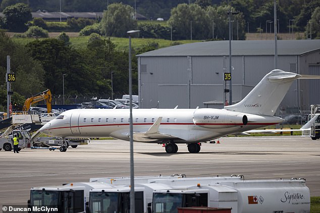 Taylor Swift's private jet (photo) flew more than 22,923 minutes in 2022 and created more than 8,000 tons of CO2, according to an earlier study by data company Yard