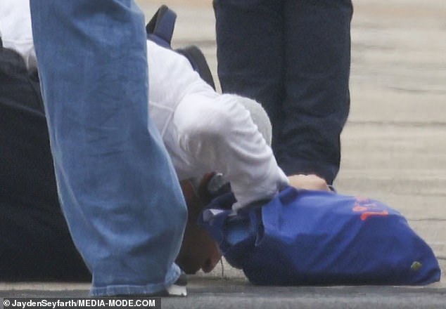 But just before boarding the plane, the English rocker could be seen getting down on his hands and knees to kiss the tarmac.