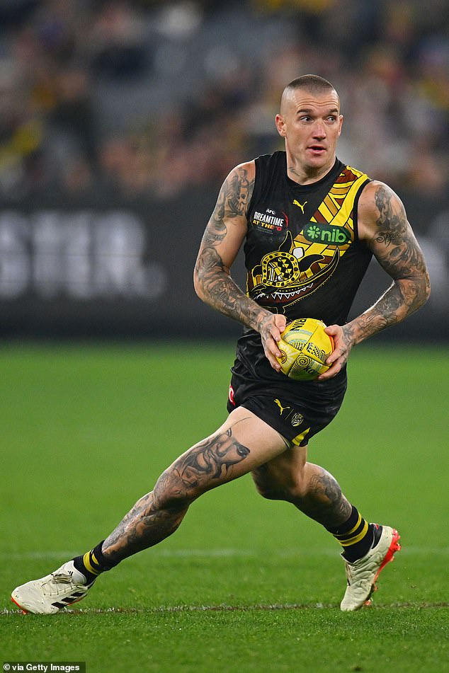 Rumors have been circulating that the 33-year-old midfielder could return to the football field and join former coach Damien Hardwick.