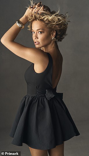 The Hot Right Now hitmaker slipped into a stylish black backless corset mini dress with a chic skater skirt and square neckline