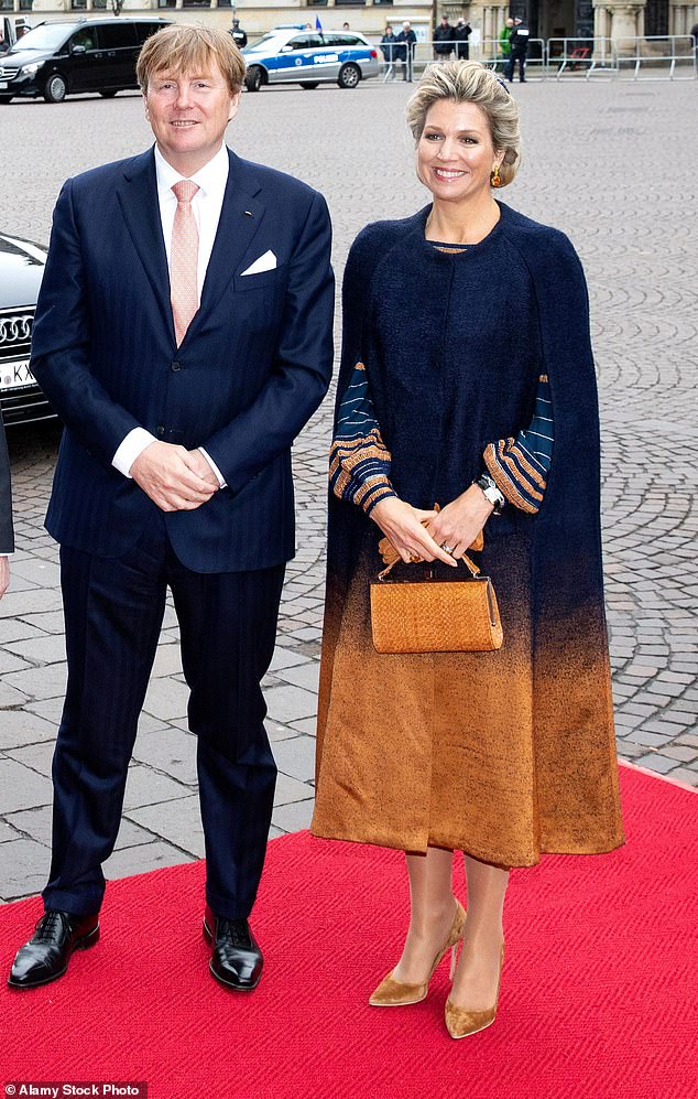 King Willem and Queen Máxima were in navy and bronze when they visited Bremen in 2019