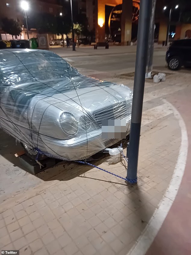 They also tied their cars to lampposts, after scenes of mass destruction in Valencia