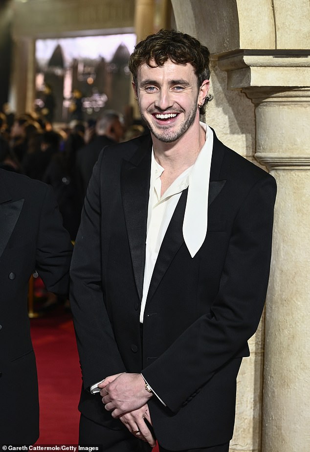 For the London premiere, Paul looked effortlessly stylish in a black suit and open white shirt with an undone tie collar