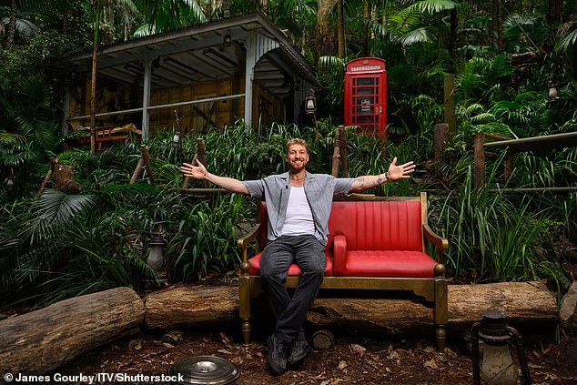 He showed a completely new, more luxurious camp area, the 'leader's lodge', next to the red telephone box