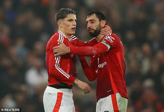 Bruno Fernandes (right) revealed that Garnacho believes Man United fans have lost confidence in him