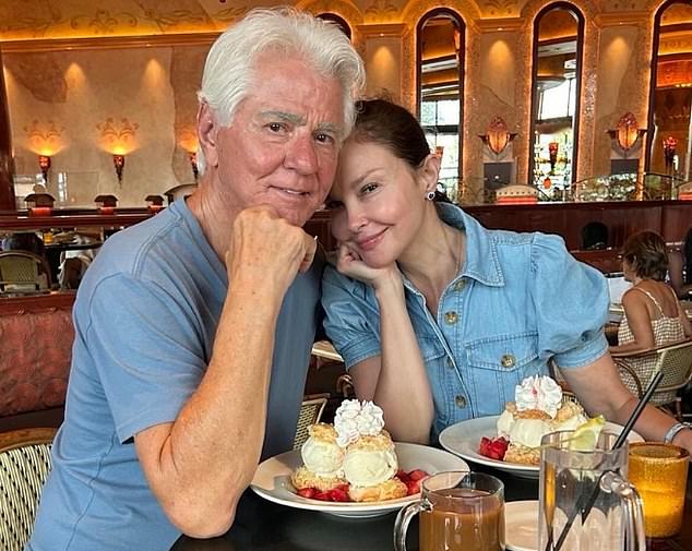 And she was spotted enjoying dessert with this man