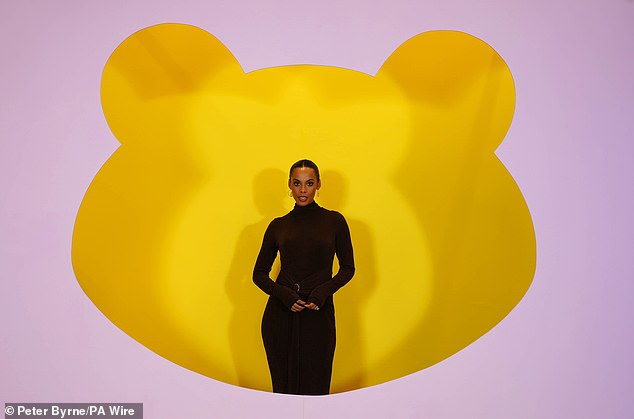 The TV personality, 35, showed off her incredible figure in a brown figure-hugging dress and heels