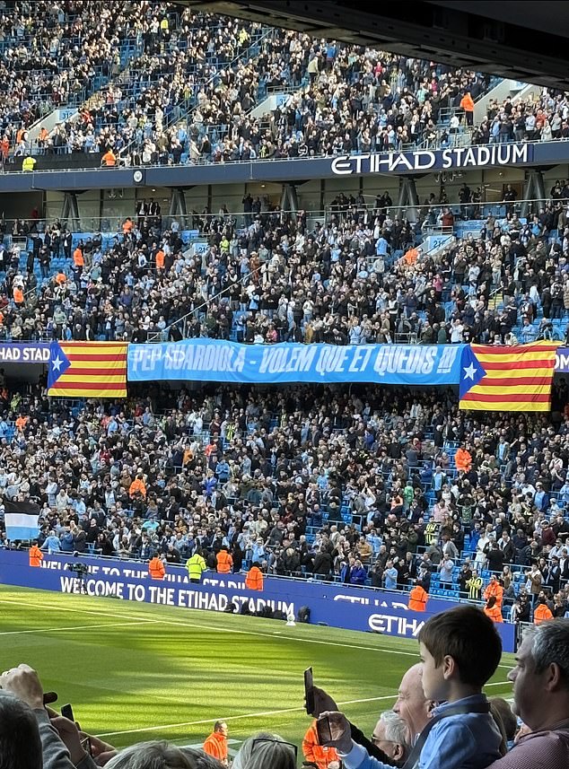 Fans of the city financed a banner with the text in Catalan: 'Pep Guardiola, we want you to stay'