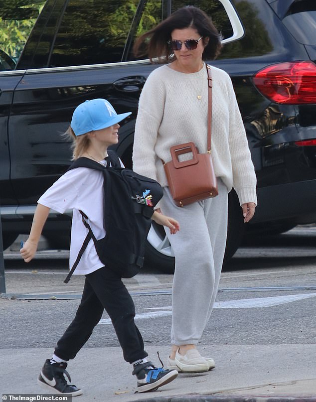 Thiessen kept it casual by wearing a cream-colored long-sleeved knit sweater and loose-fitting light gray sweatpants to stay warm in colder weather