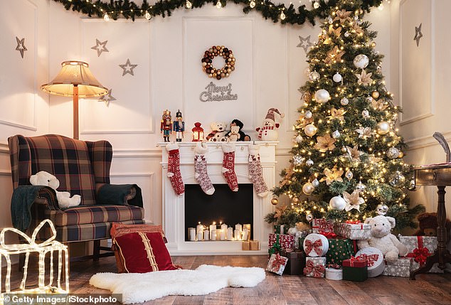 1732106523 139 The tacky Christmas decor that makes your home look CHEAP