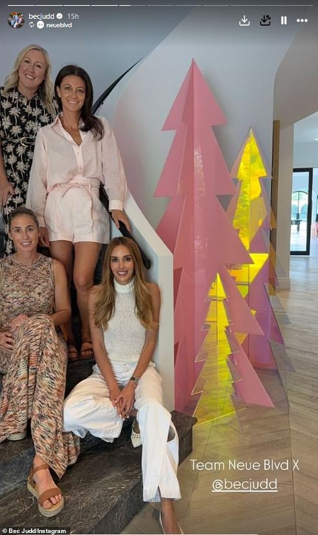 The AFL WAG shared on Instagram a photo of her acrylic Christmas tree in her hallway off Neue Blvd