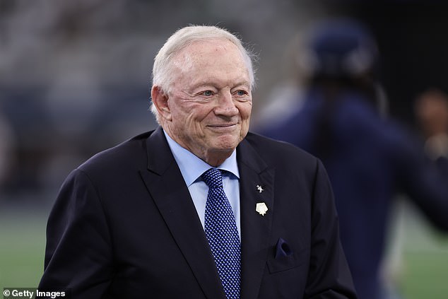 The NFL icon couldn't resist taking a swipe at Jerry Jones and the Cowboys' miserable season